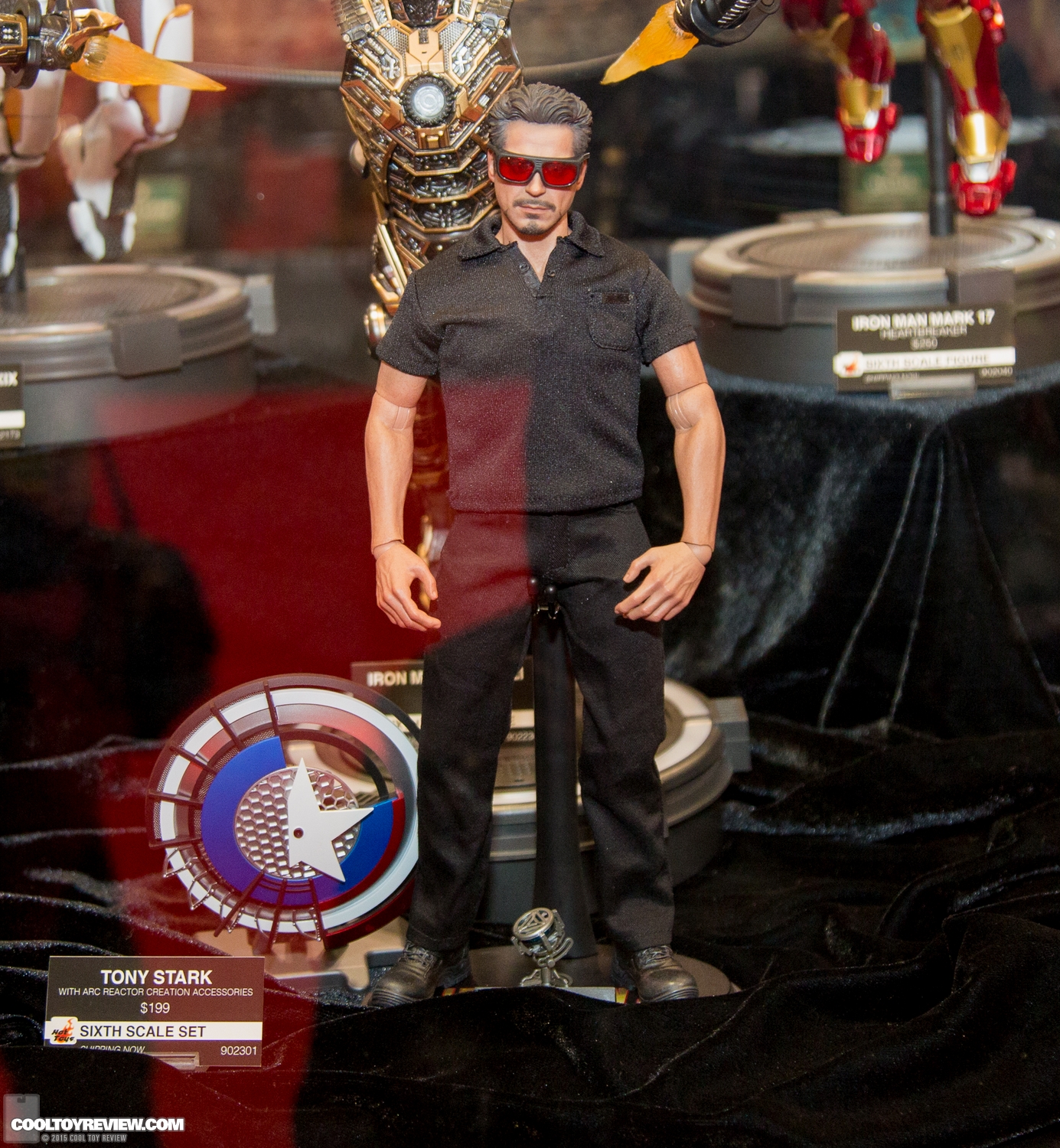 NYCC-2015-Sideshow-Collectibles-Hot-Toys-025.jpg