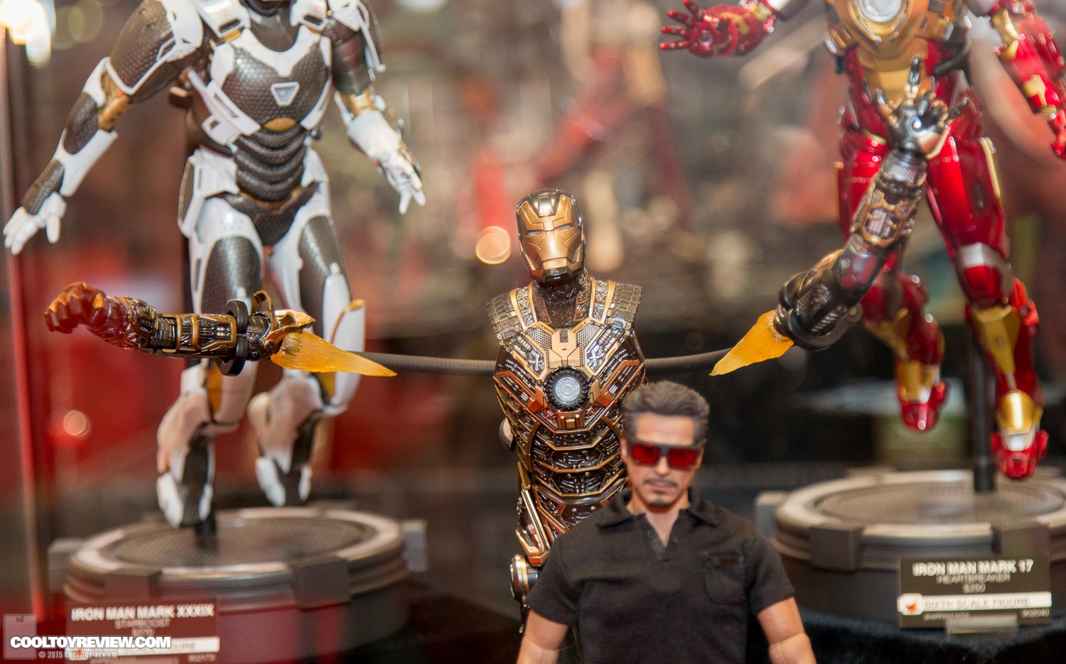 NYCC-2015-Sideshow-Collectibles-Hot-Toys-026.jpg