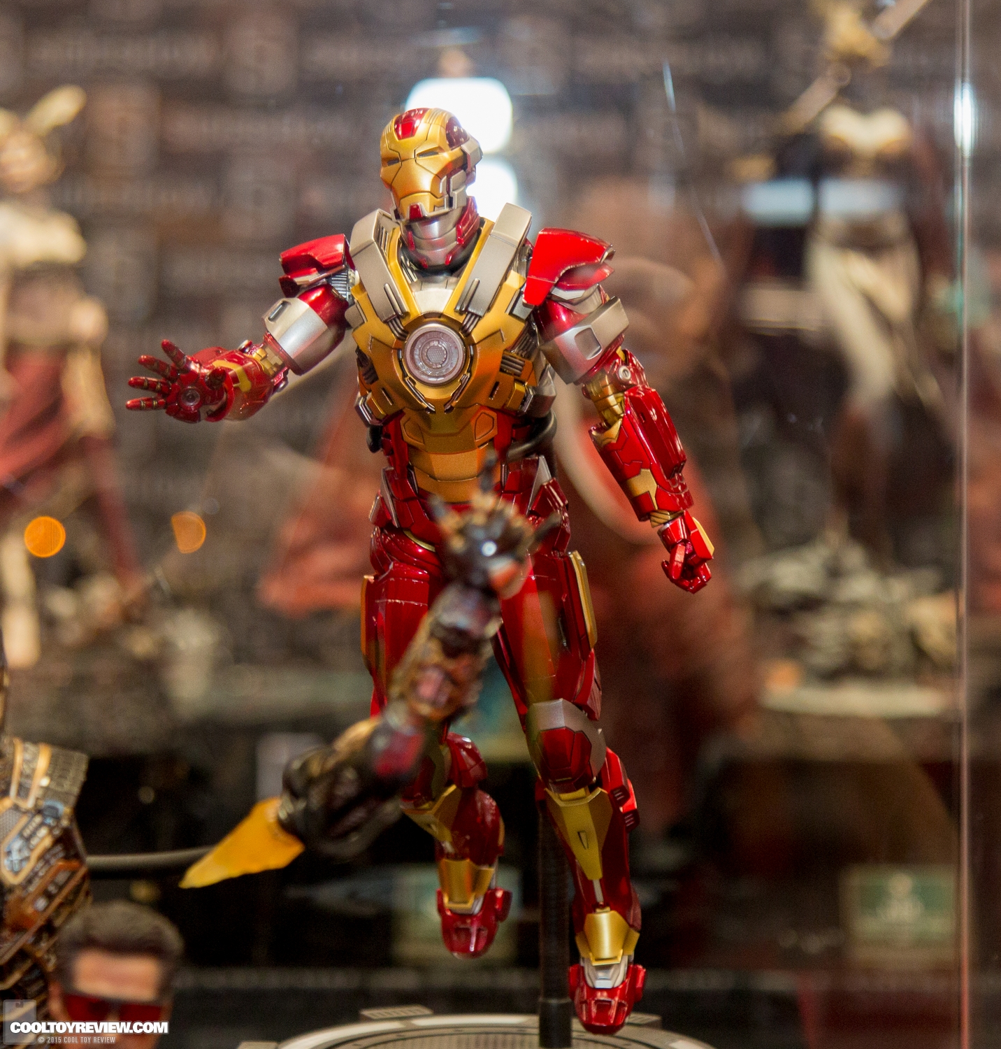NYCC-2015-Sideshow-Collectibles-Hot-Toys-028.jpg