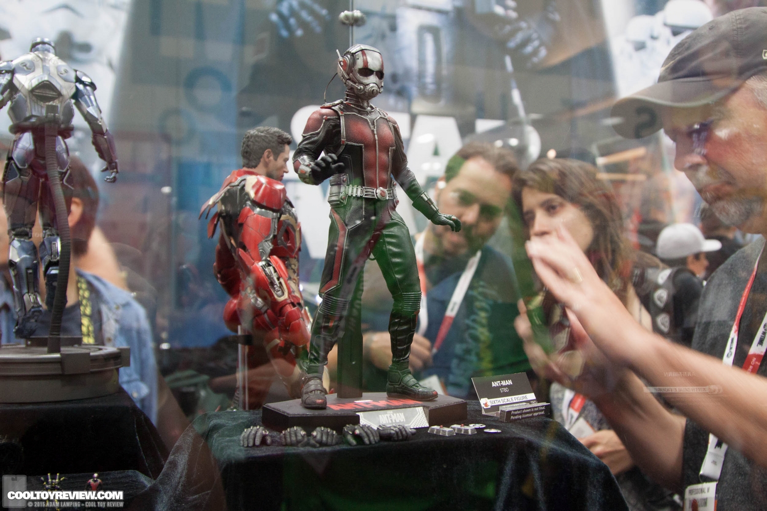 san-diego-comic-con-2015-hot-toys-011.jpg