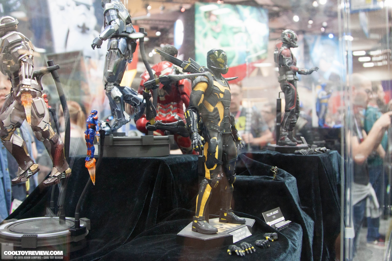san-diego-comic-con-2015-hot-toys-012.jpg