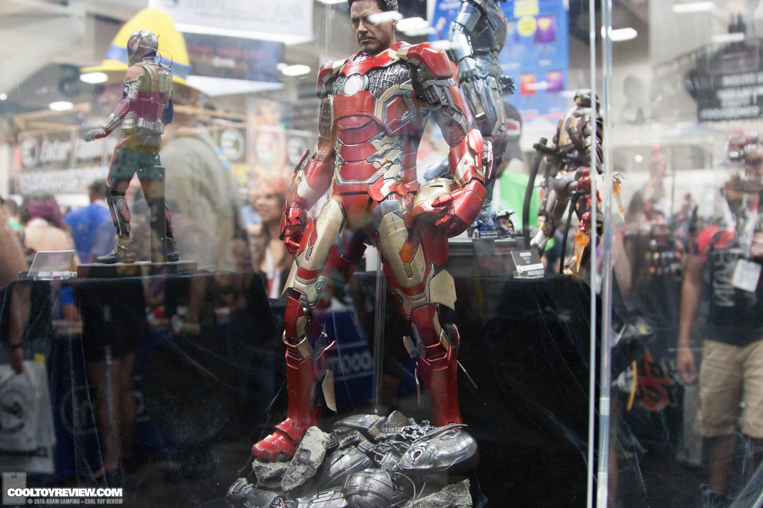 san-diego-comic-con-2015-hot-toys-017.jpg