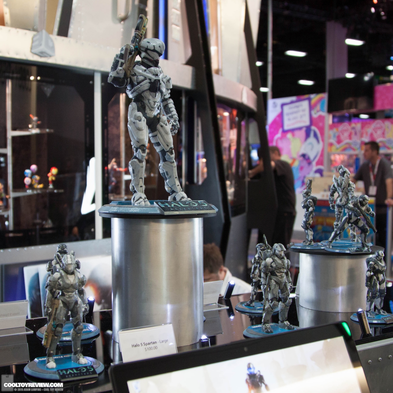 san-diego-comic-con-2015-gentle-giant-055.jpg