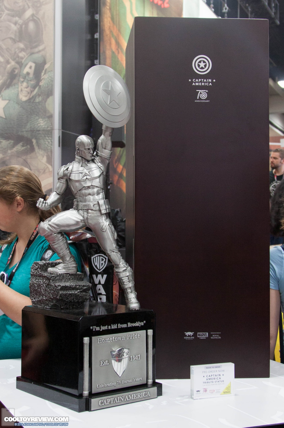 san-diego-comic-con-comicave-booth-045.jpg