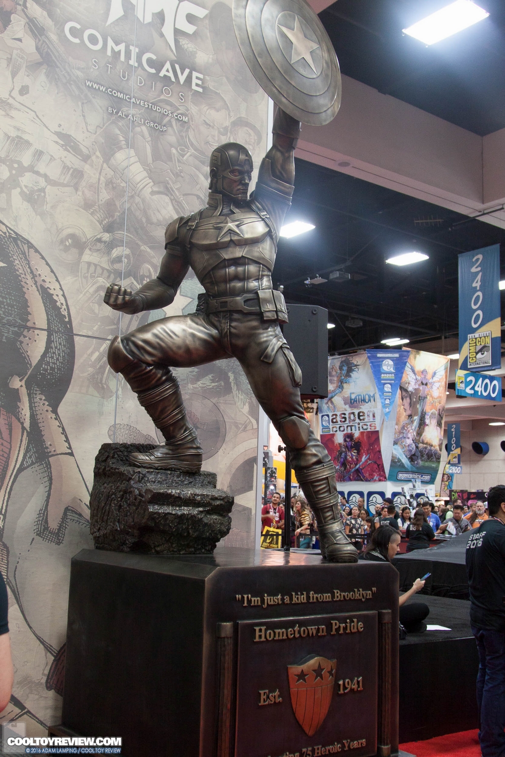 san-diego-comic-con-comicave-booth-053.jpg