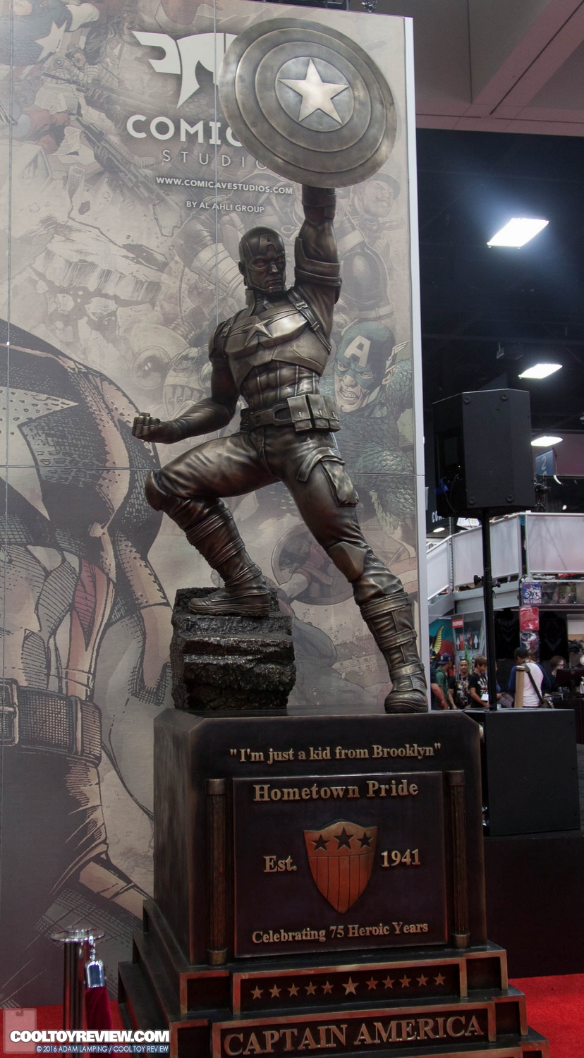 san-diego-comic-con-comicave-booth-055.jpg