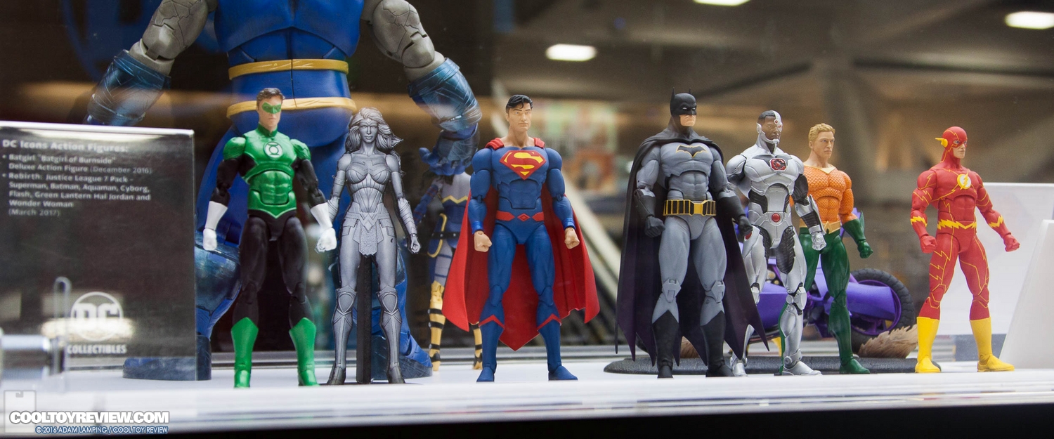 san-diego-comic-con-dc-collectibles-booth-039.jpg