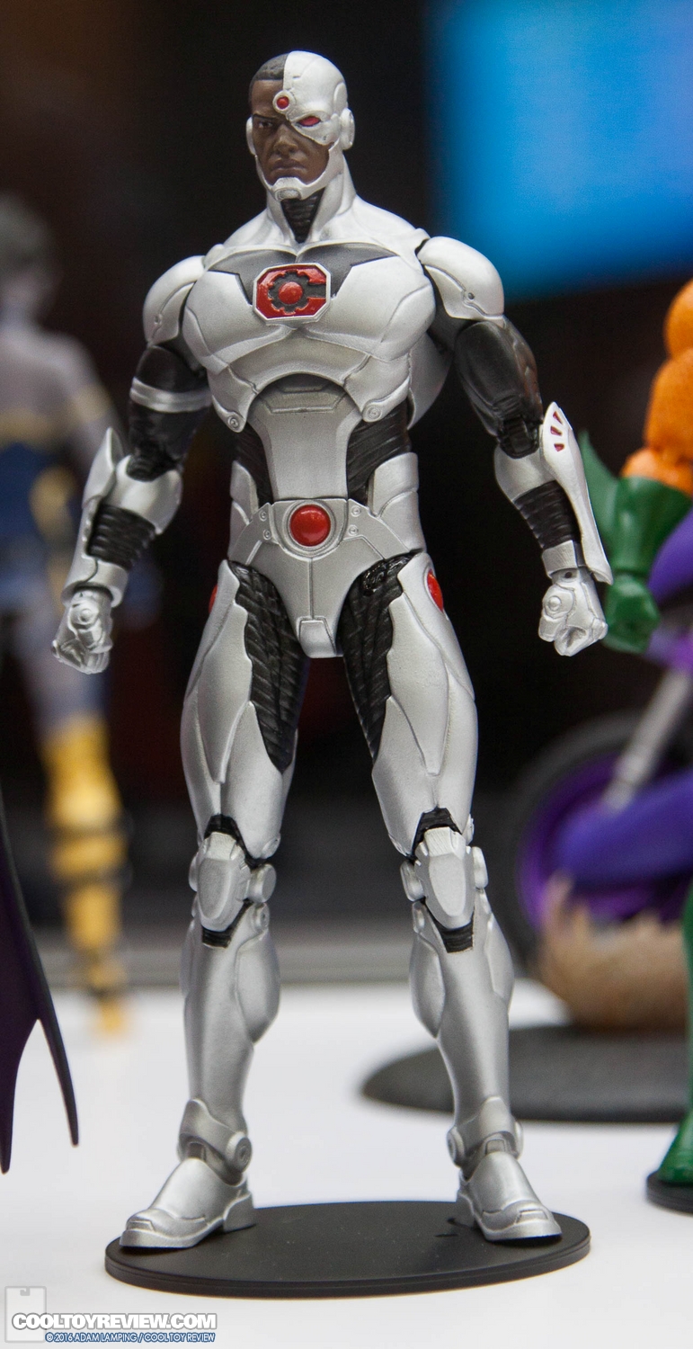 san-diego-comic-con-dc-collectibles-booth-044.jpg