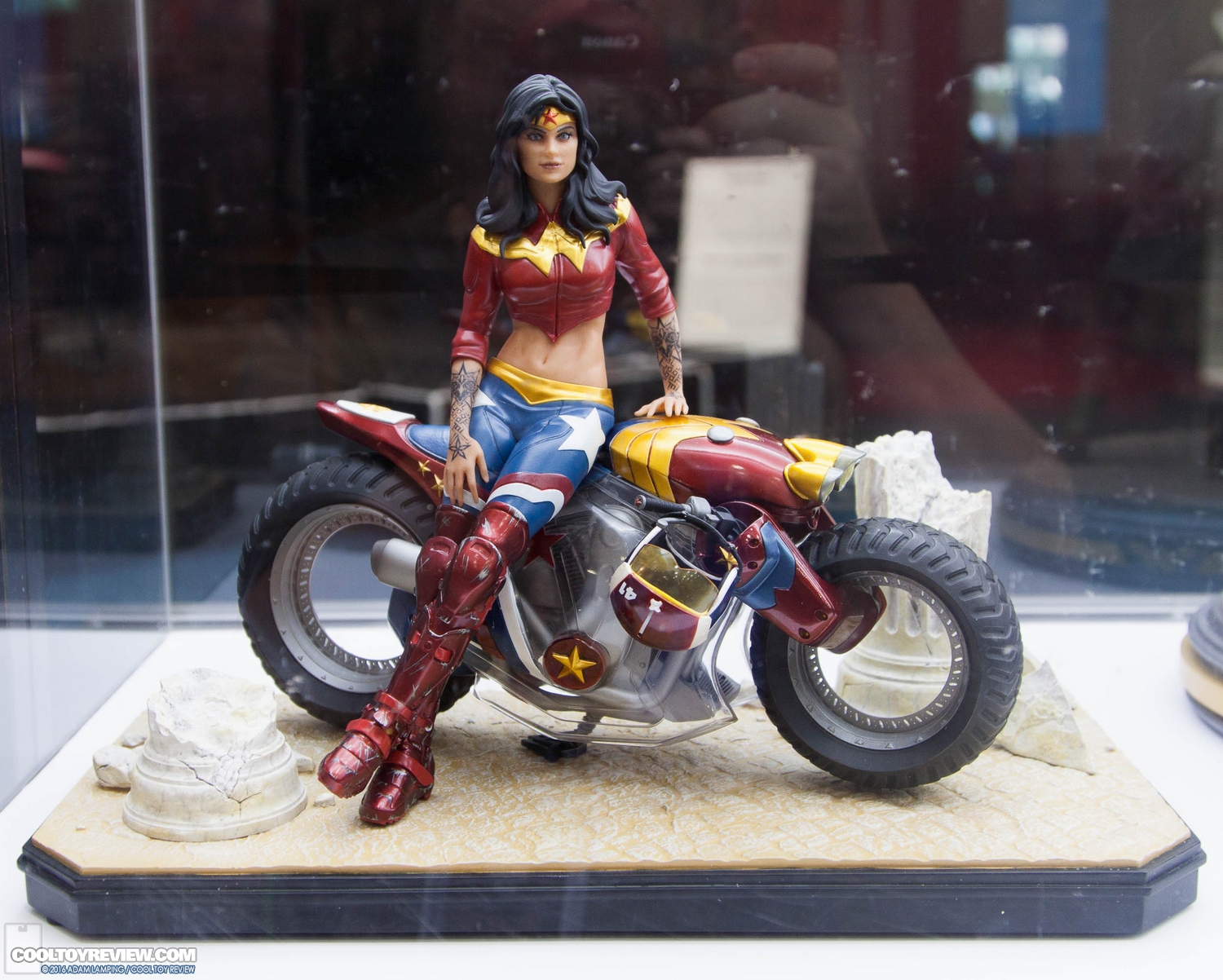 san-diego-comic-con-dc-collectibles-booth-075.jpg