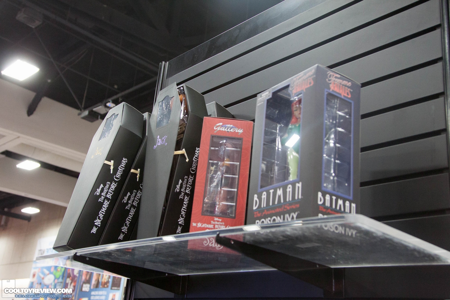 san-diego-comic-con-diamond-select-toys-booth-002.jpg