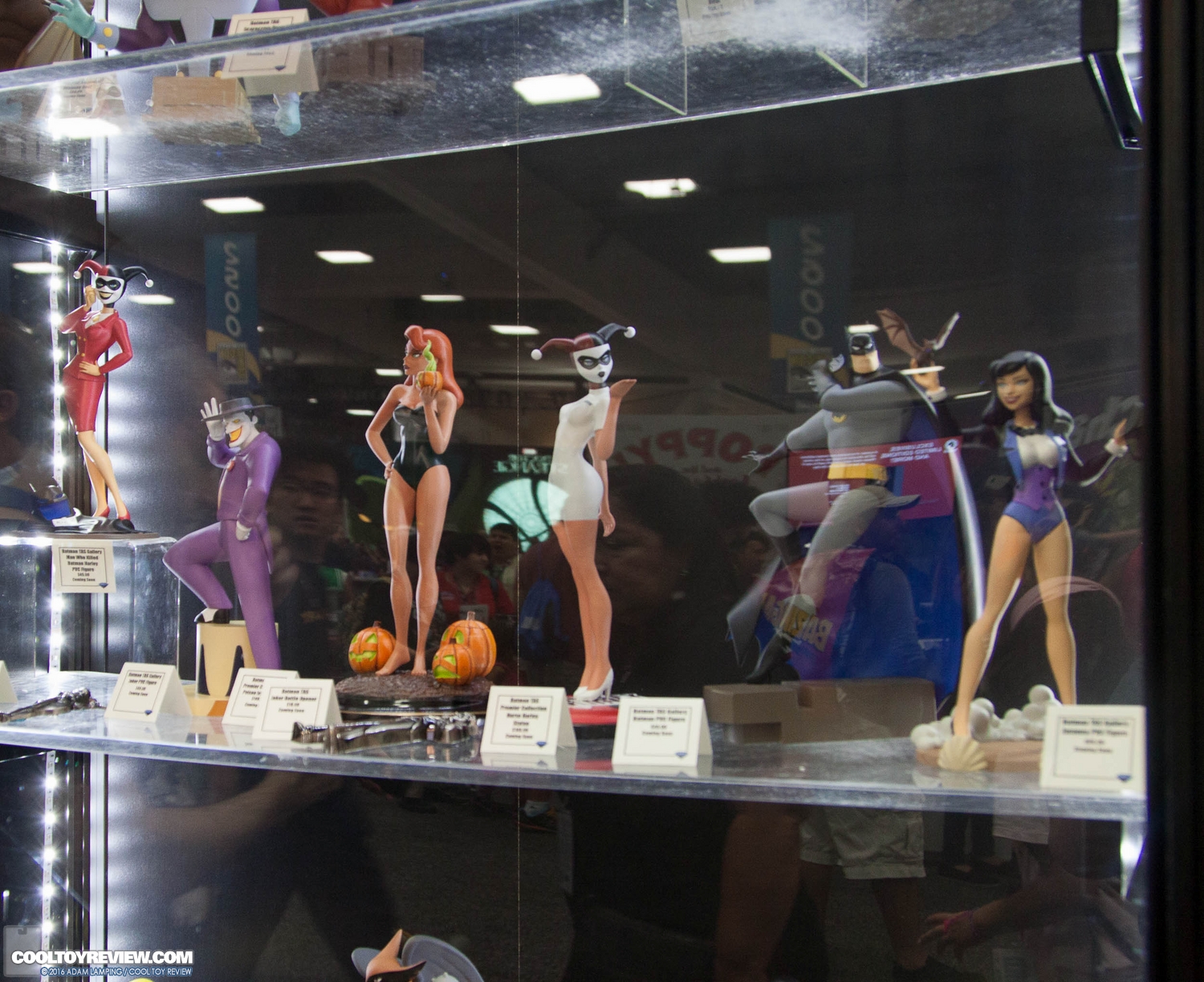 san-diego-comic-con-diamond-select-toys-booth-090.jpg