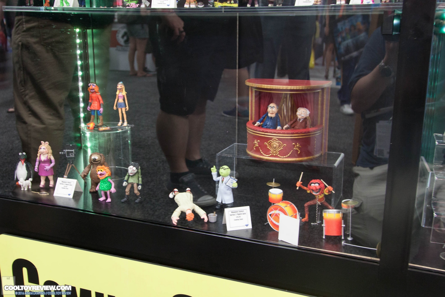 san-diego-comic-con-diamond-select-toys-booth-108.jpg