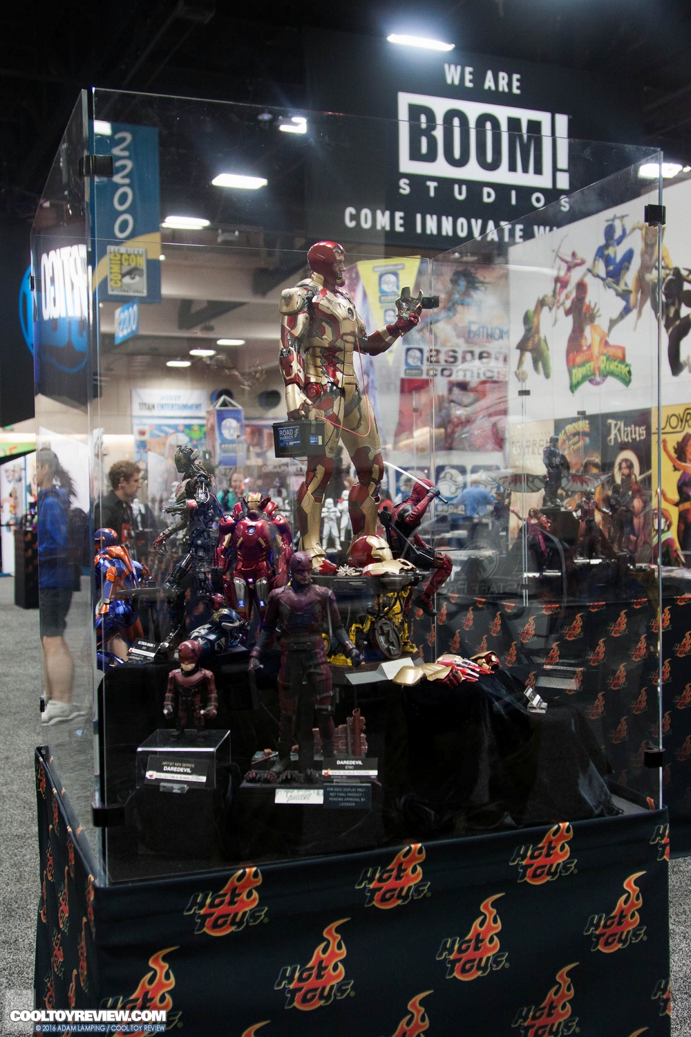 san-diego-comic-con-hot-toys-booth-002.jpg