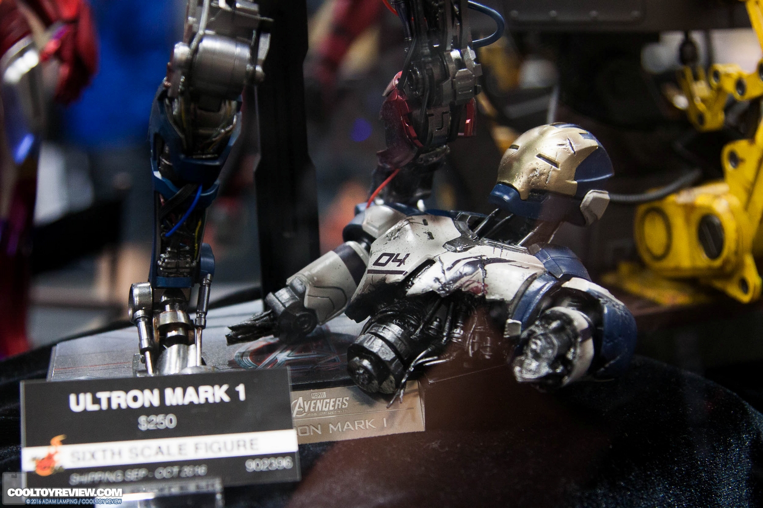 san-diego-comic-con-hot-toys-booth-020.jpg