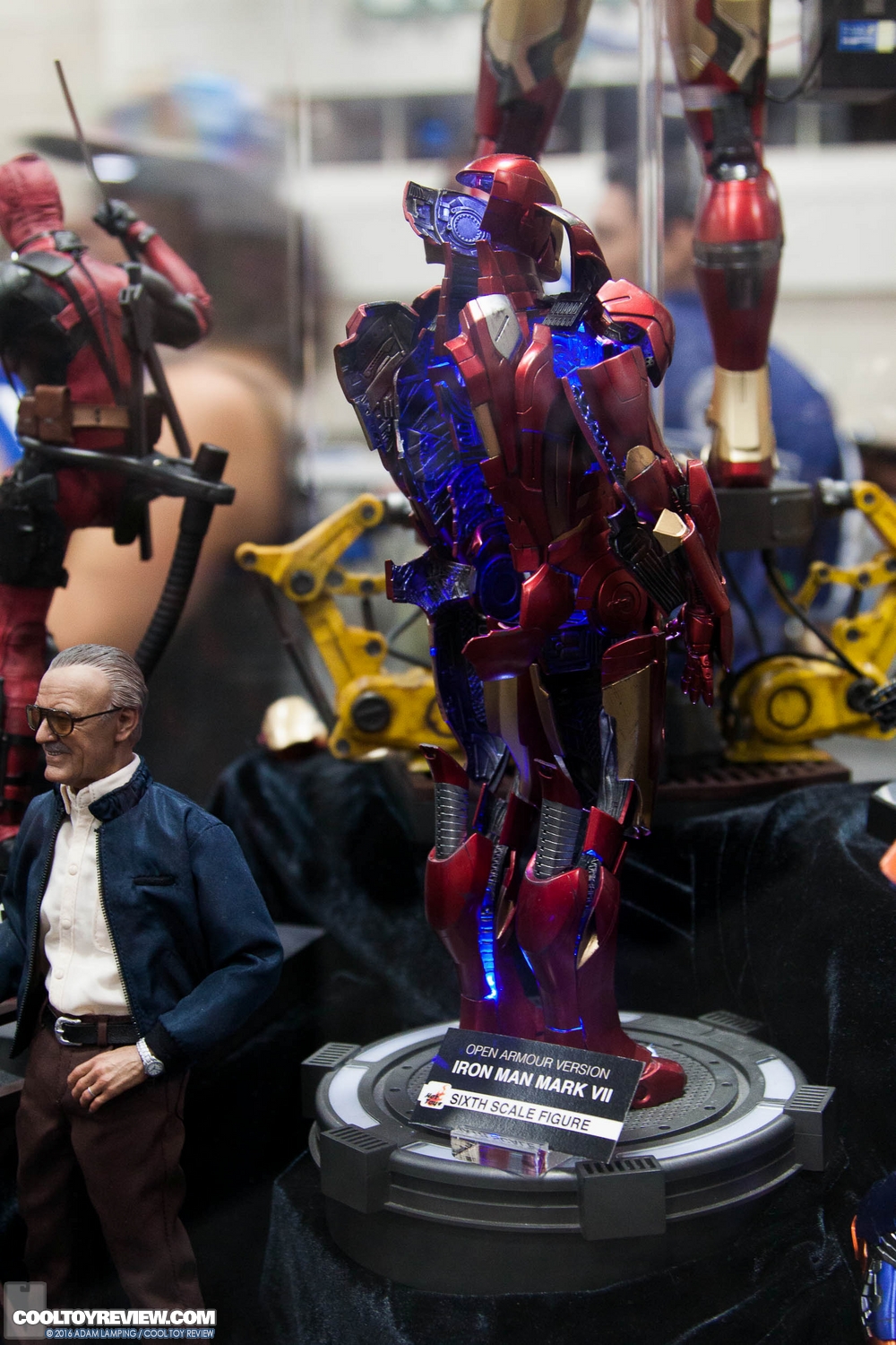 san-diego-comic-con-hot-toys-booth-025.jpg