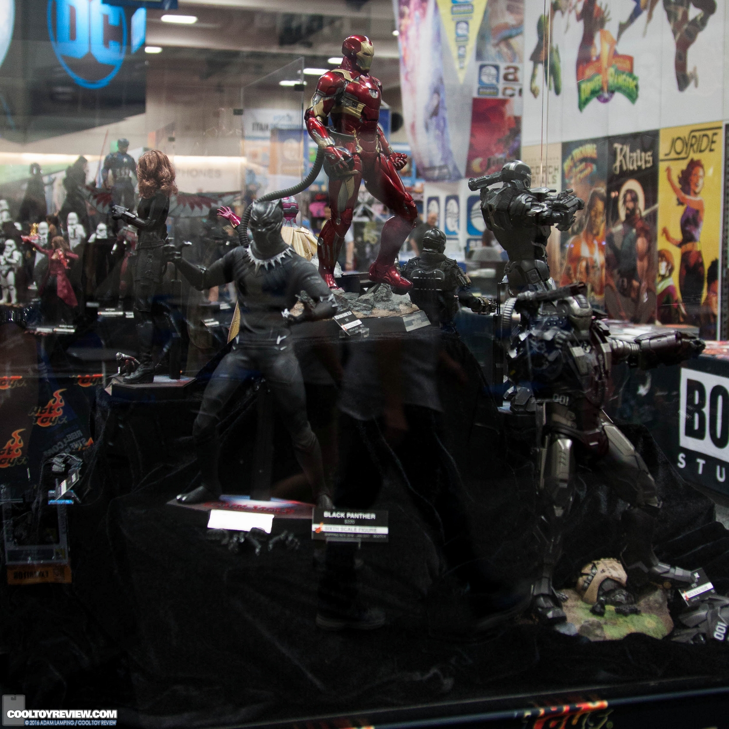 san-diego-comic-con-hot-toys-booth-033.jpg