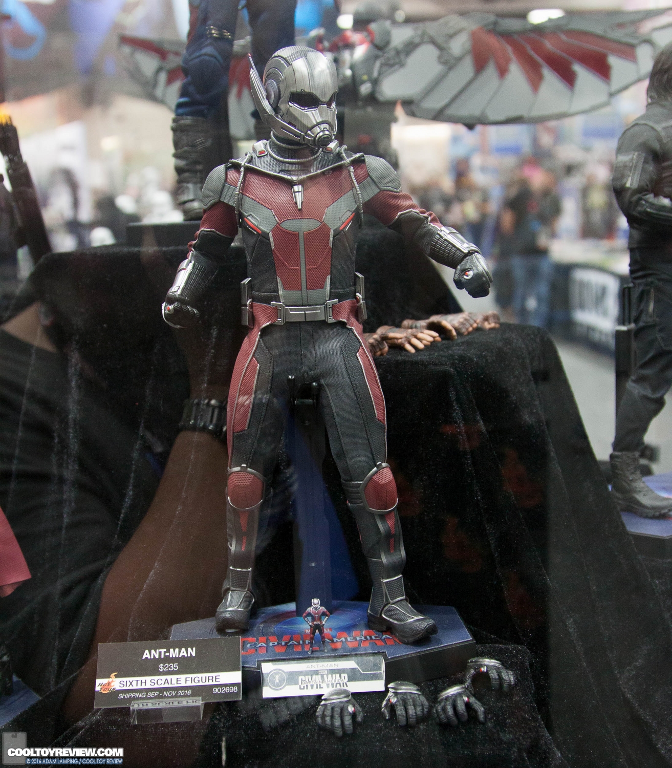 san-diego-comic-con-hot-toys-booth-065.jpg