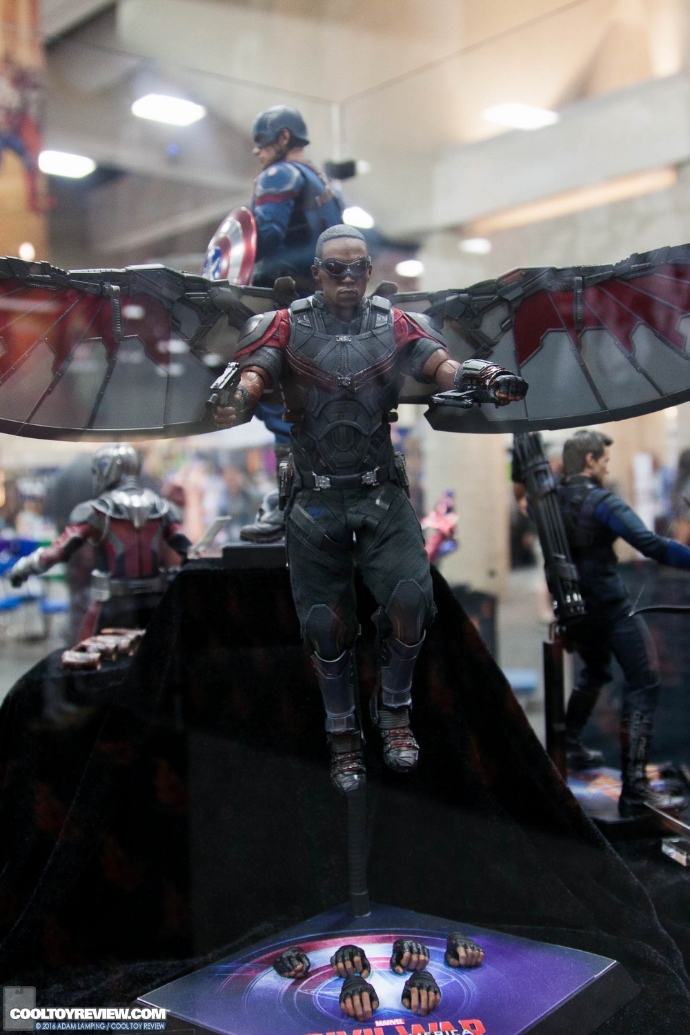 san-diego-comic-con-hot-toys-booth-071.jpg