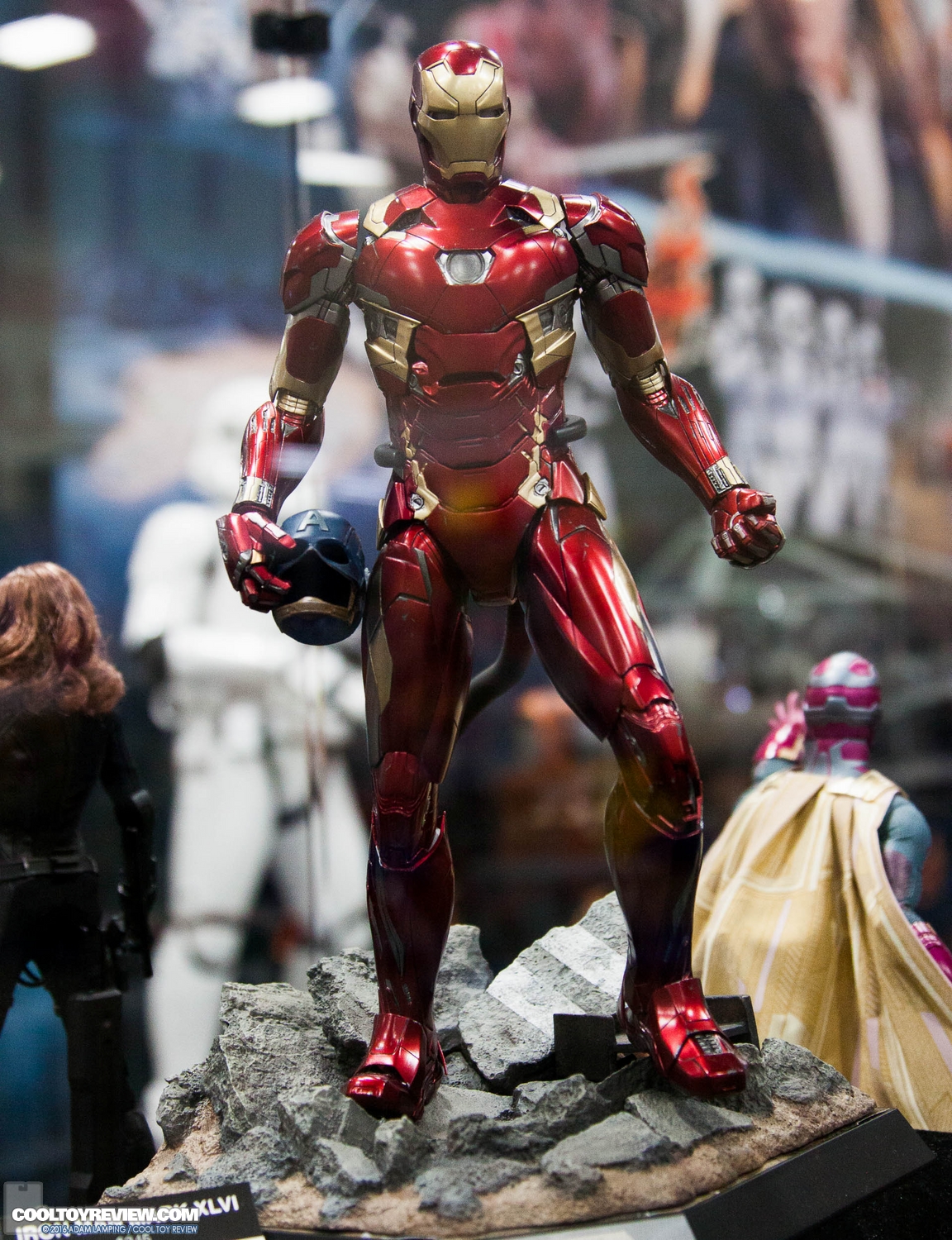 san-diego-comic-con-hot-toys-booth-081.jpg