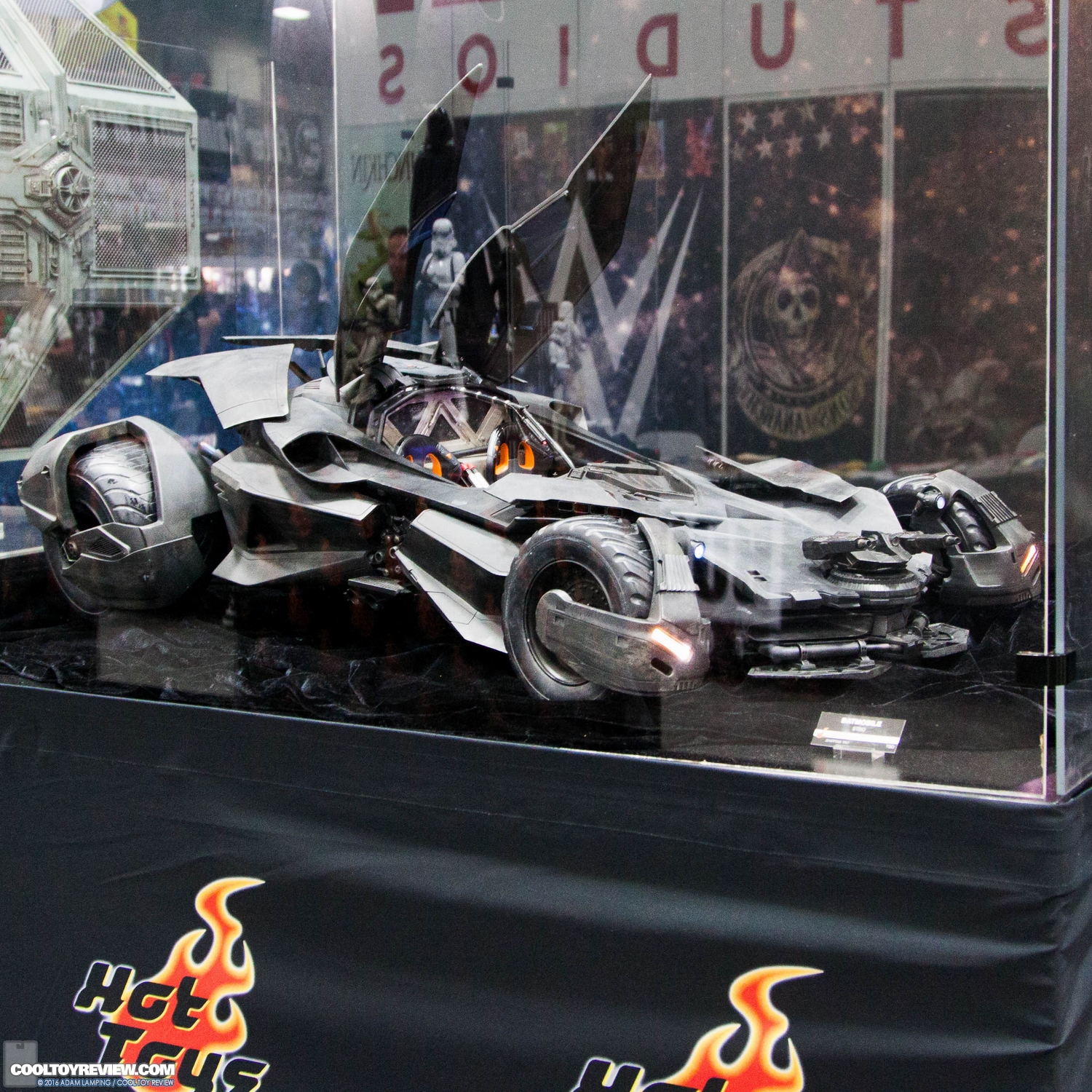 san-diego-comic-con-hot-toys-booth-088.jpg