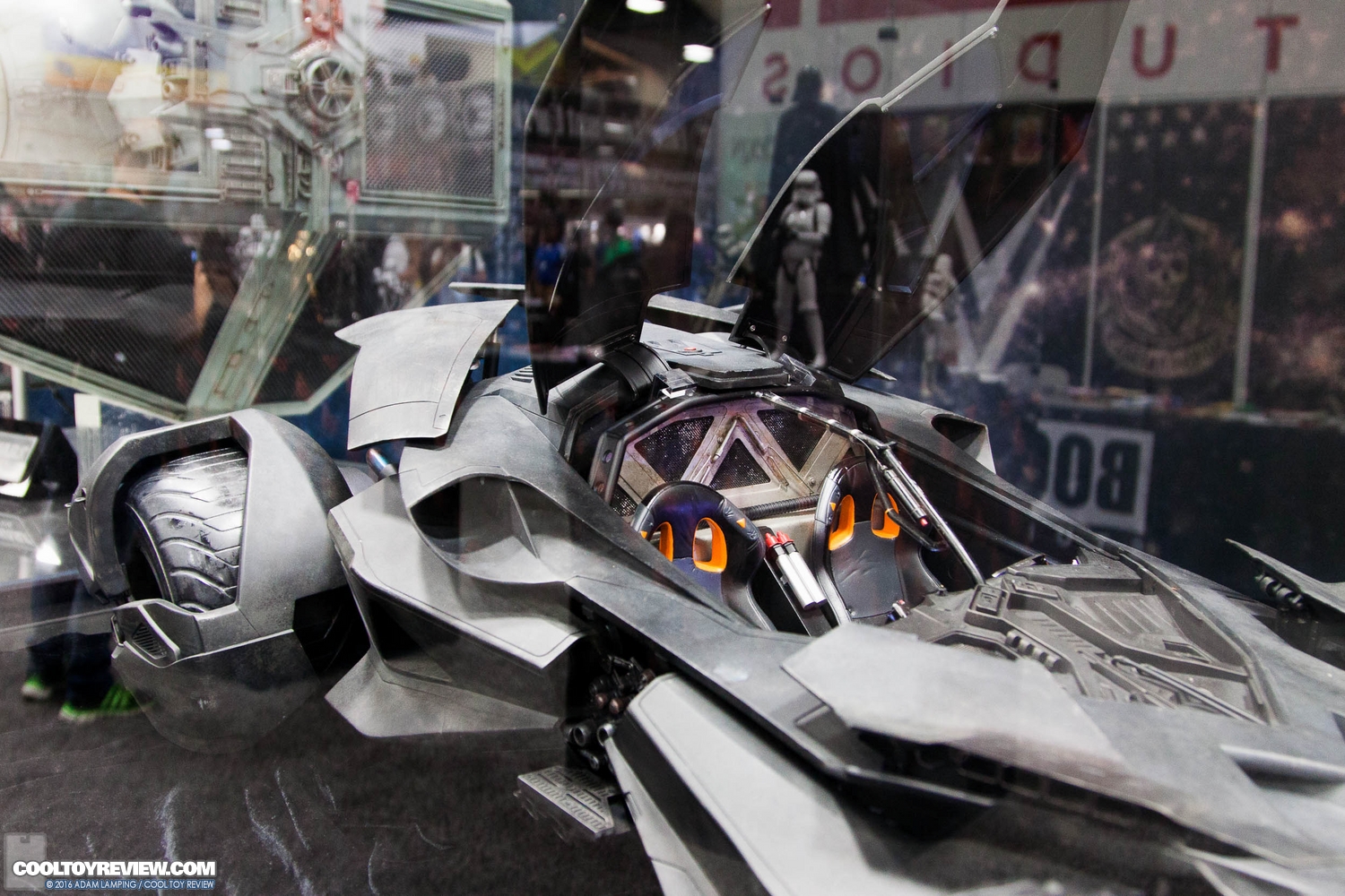 san-diego-comic-con-hot-toys-booth-089.jpg