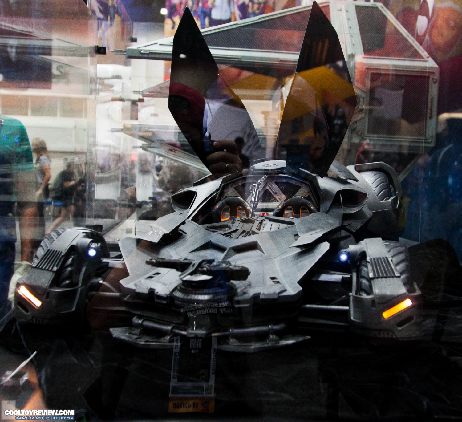 san-diego-comic-con-hot-toys-booth-091.jpg