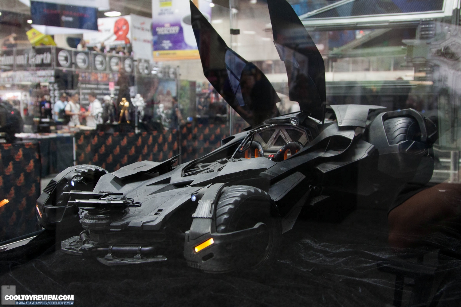 san-diego-comic-con-hot-toys-booth-092.jpg