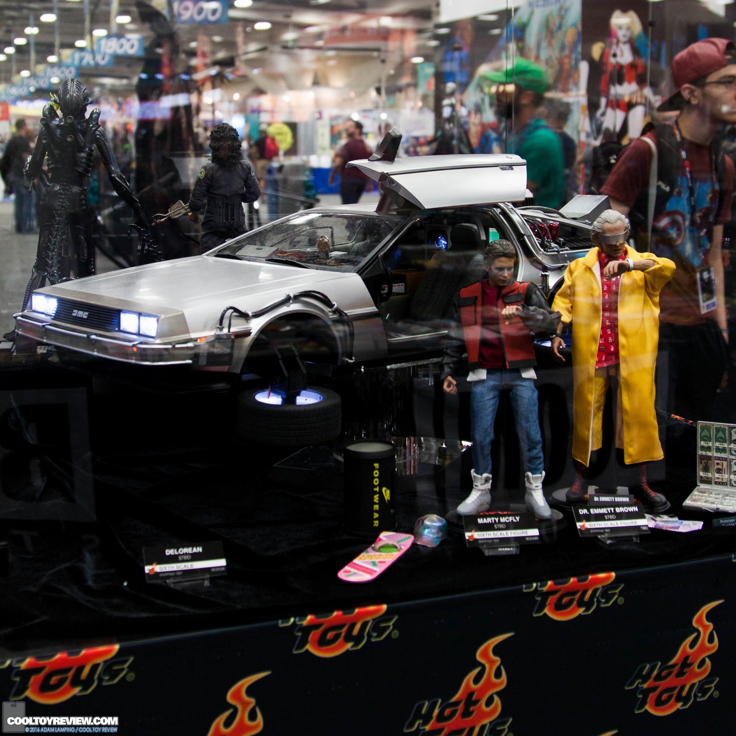 san-diego-comic-con-hot-toys-booth-095.jpg