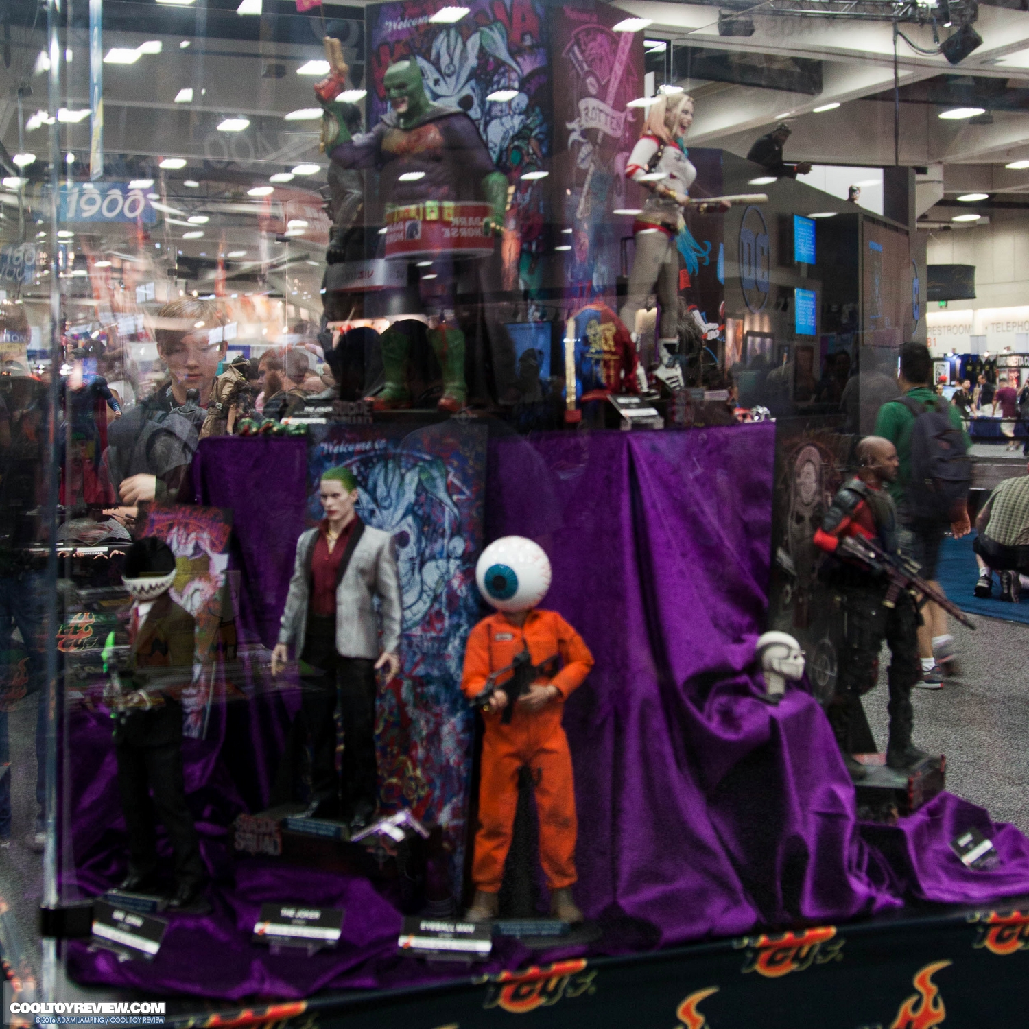 san-diego-comic-con-hot-toys-booth-135.jpg