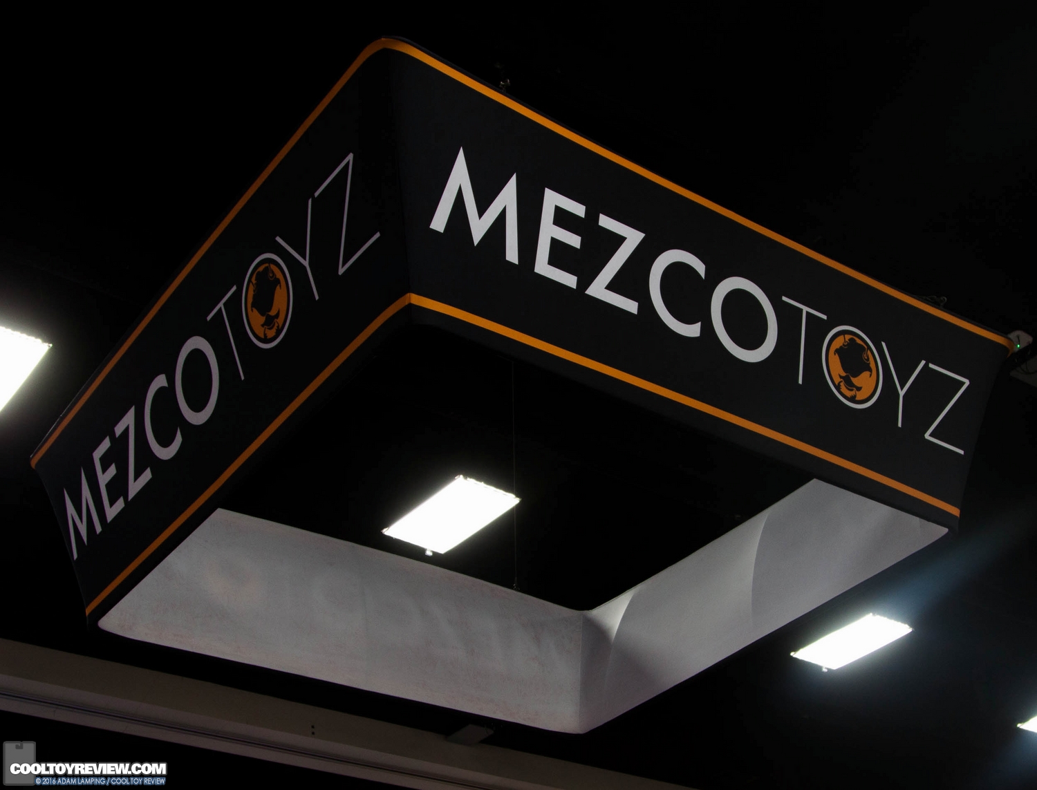 san-diego-comic-con-mezco-toyz-booth-001.jpg