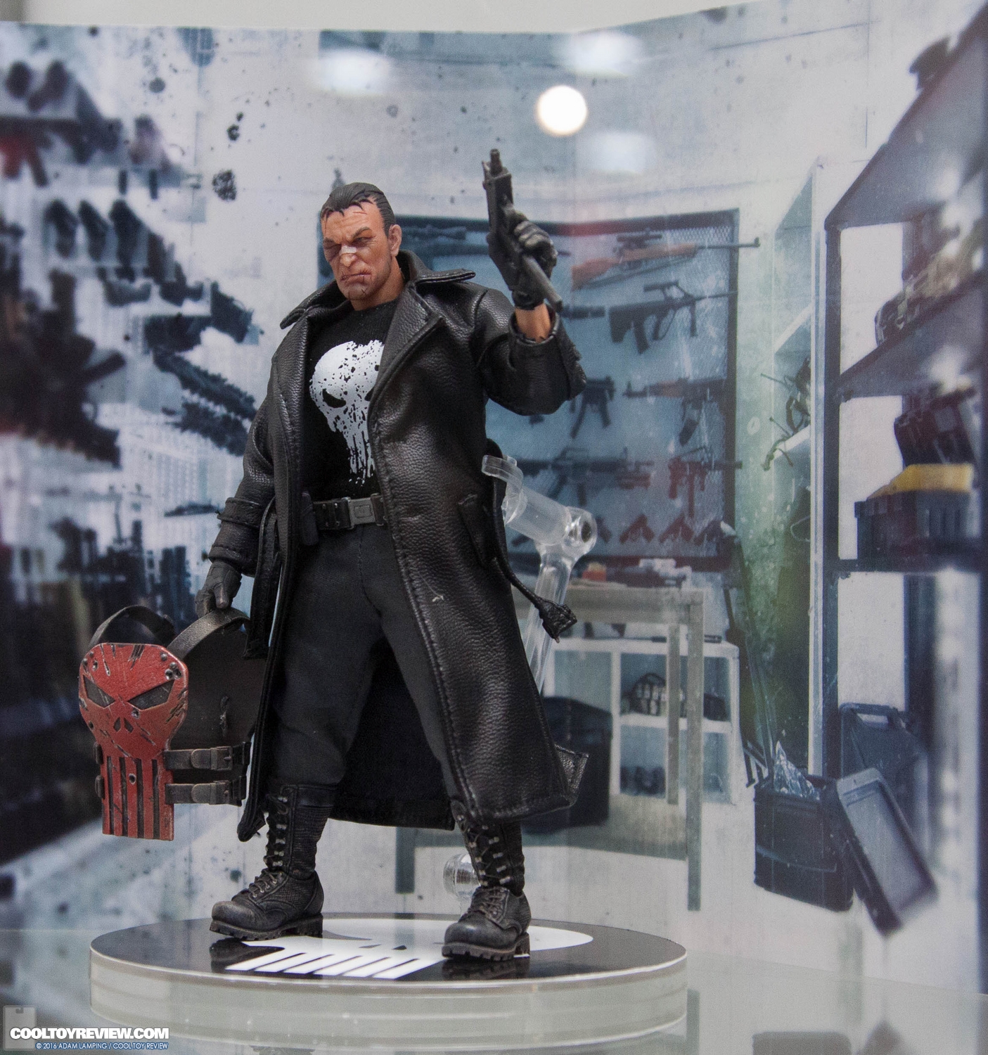 san-diego-comic-con-mezco-toyz-booth-013.jpg