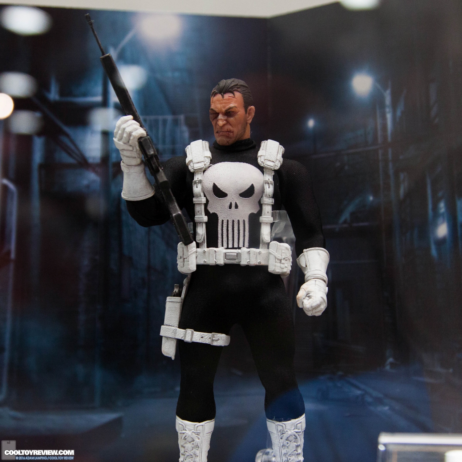 san-diego-comic-con-mezco-toyz-booth-016.jpg