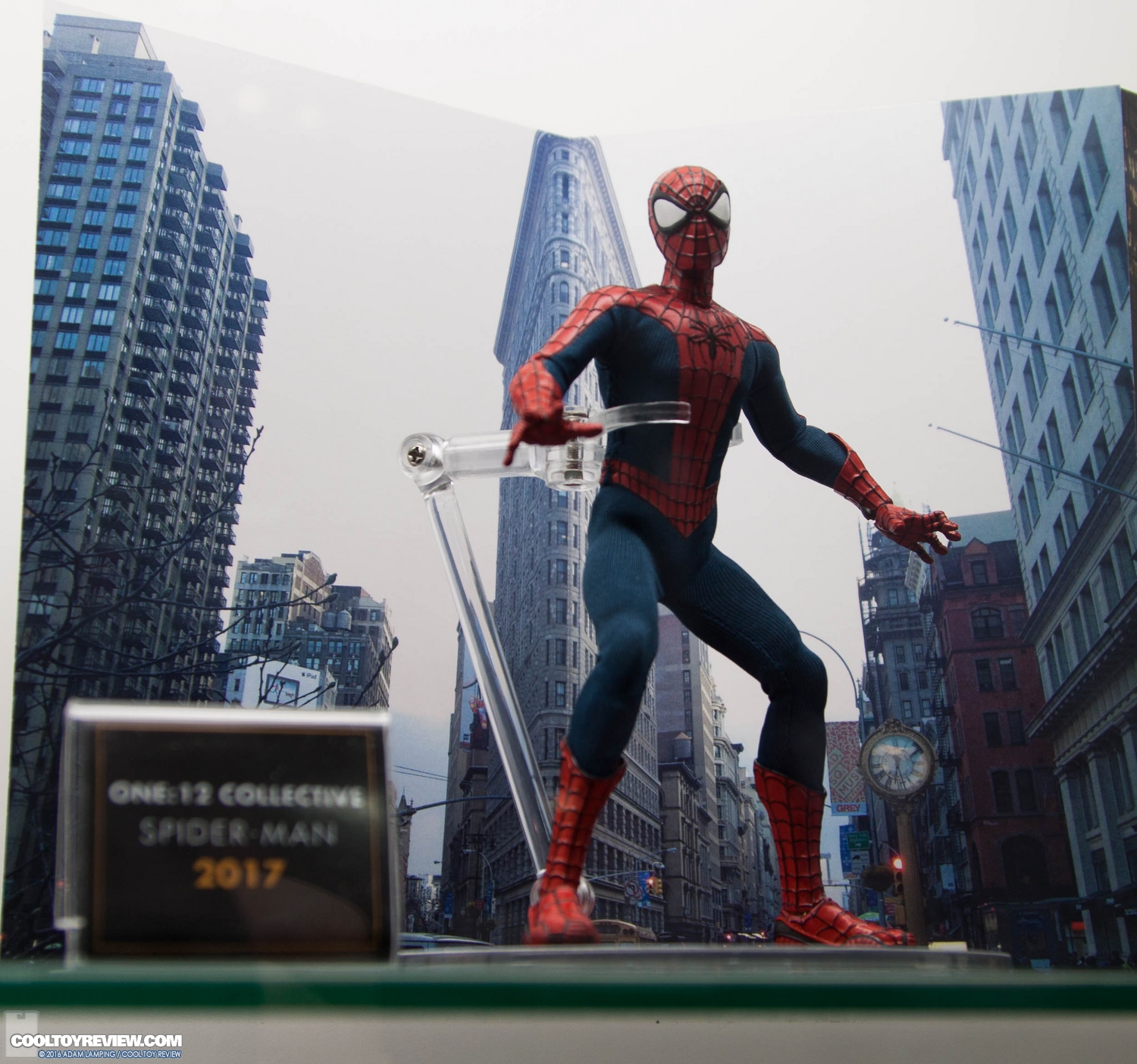 san-diego-comic-con-mezco-toyz-booth-018.jpg