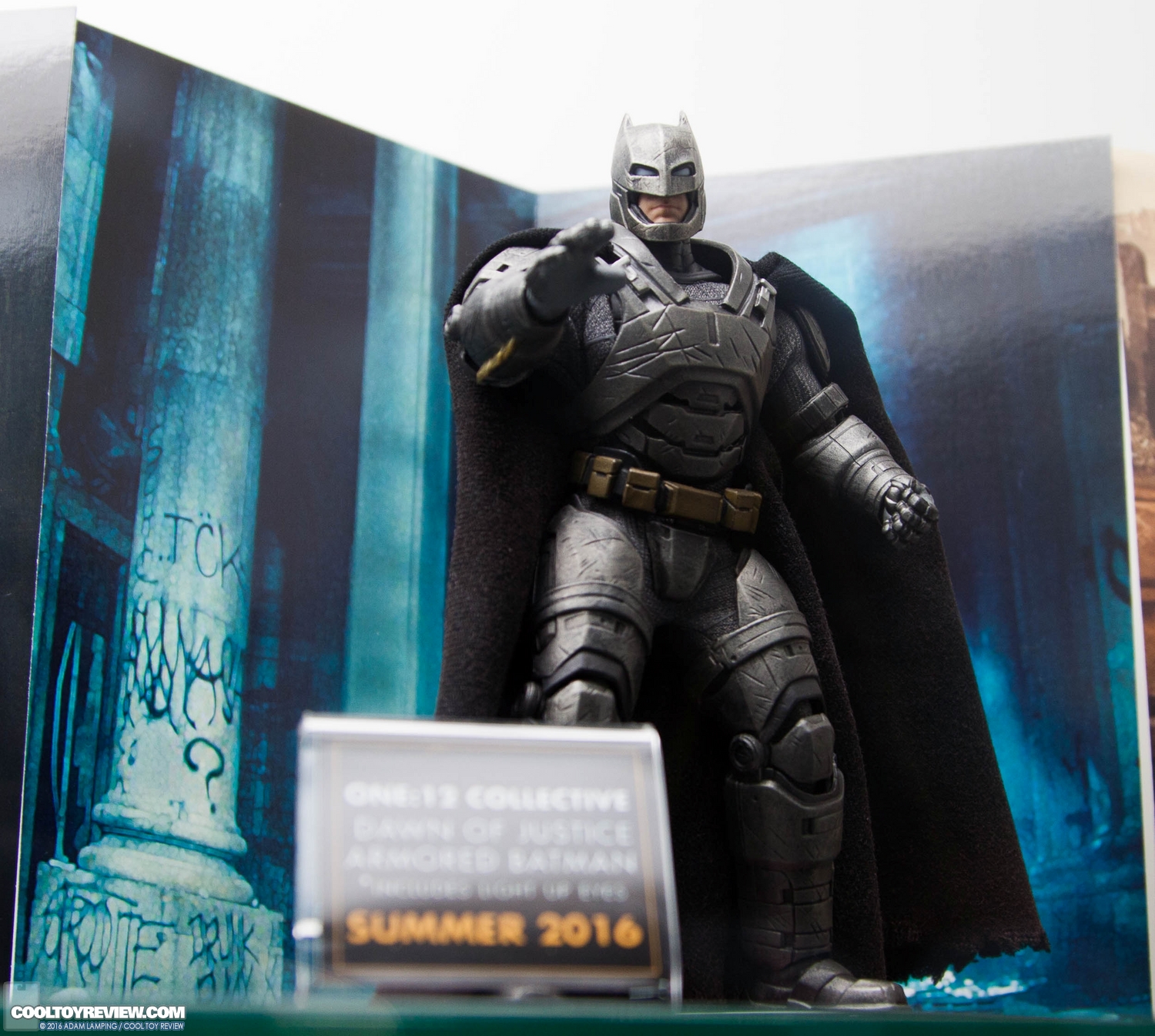 san-diego-comic-con-mezco-toyz-booth-041.jpg