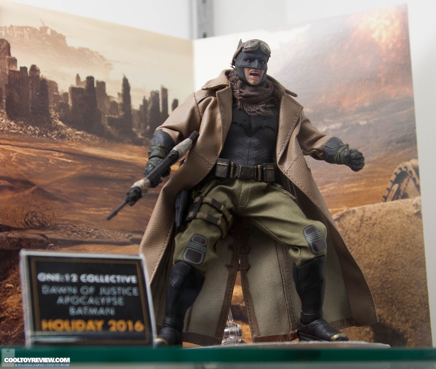 san-diego-comic-con-mezco-toyz-booth-043.jpg