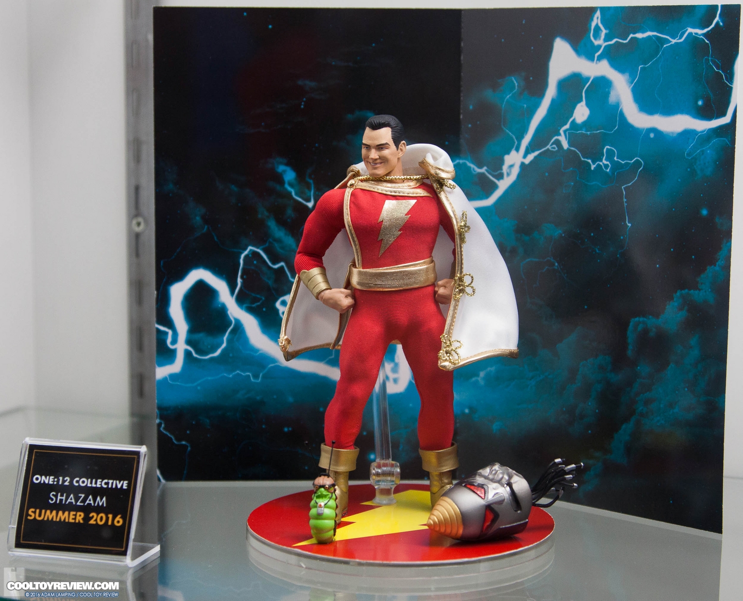 san-diego-comic-con-mezco-toyz-booth-045.jpg