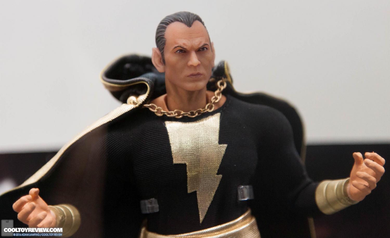 san-diego-comic-con-mezco-toyz-booth-050.jpg