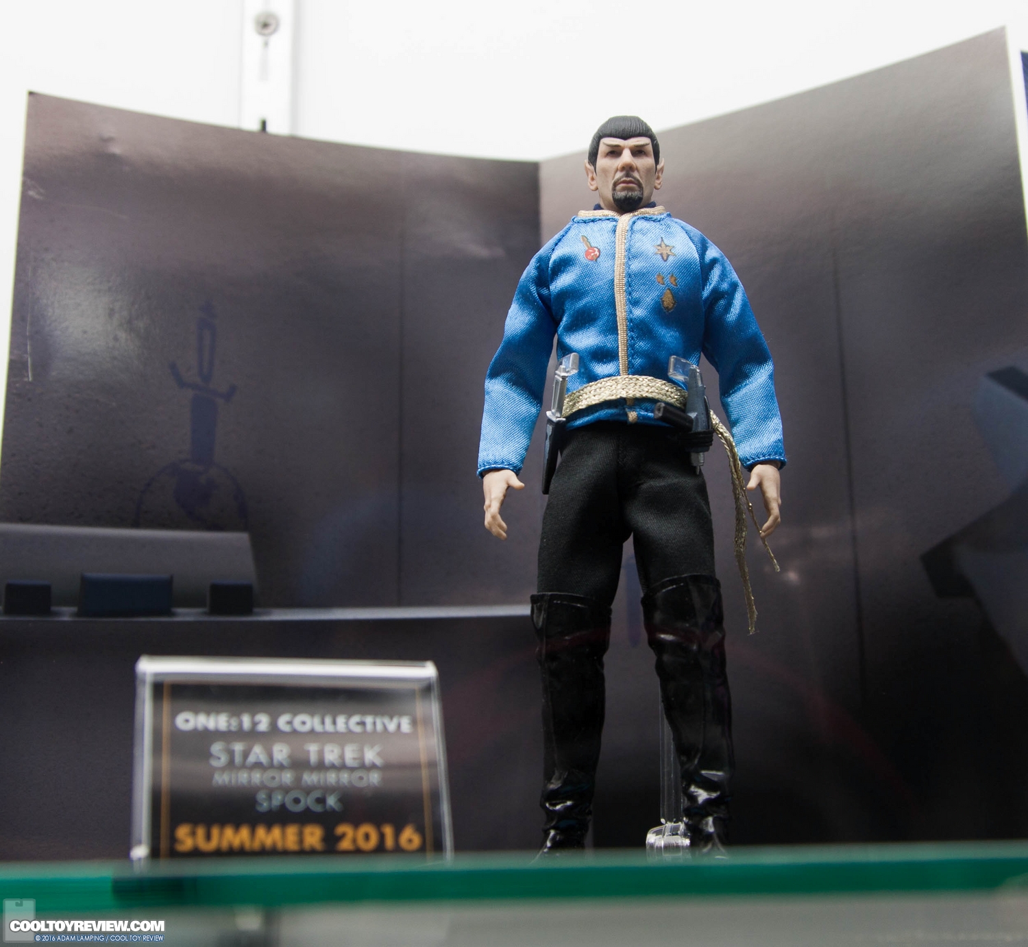 san-diego-comic-con-mezco-toyz-booth-080.jpg