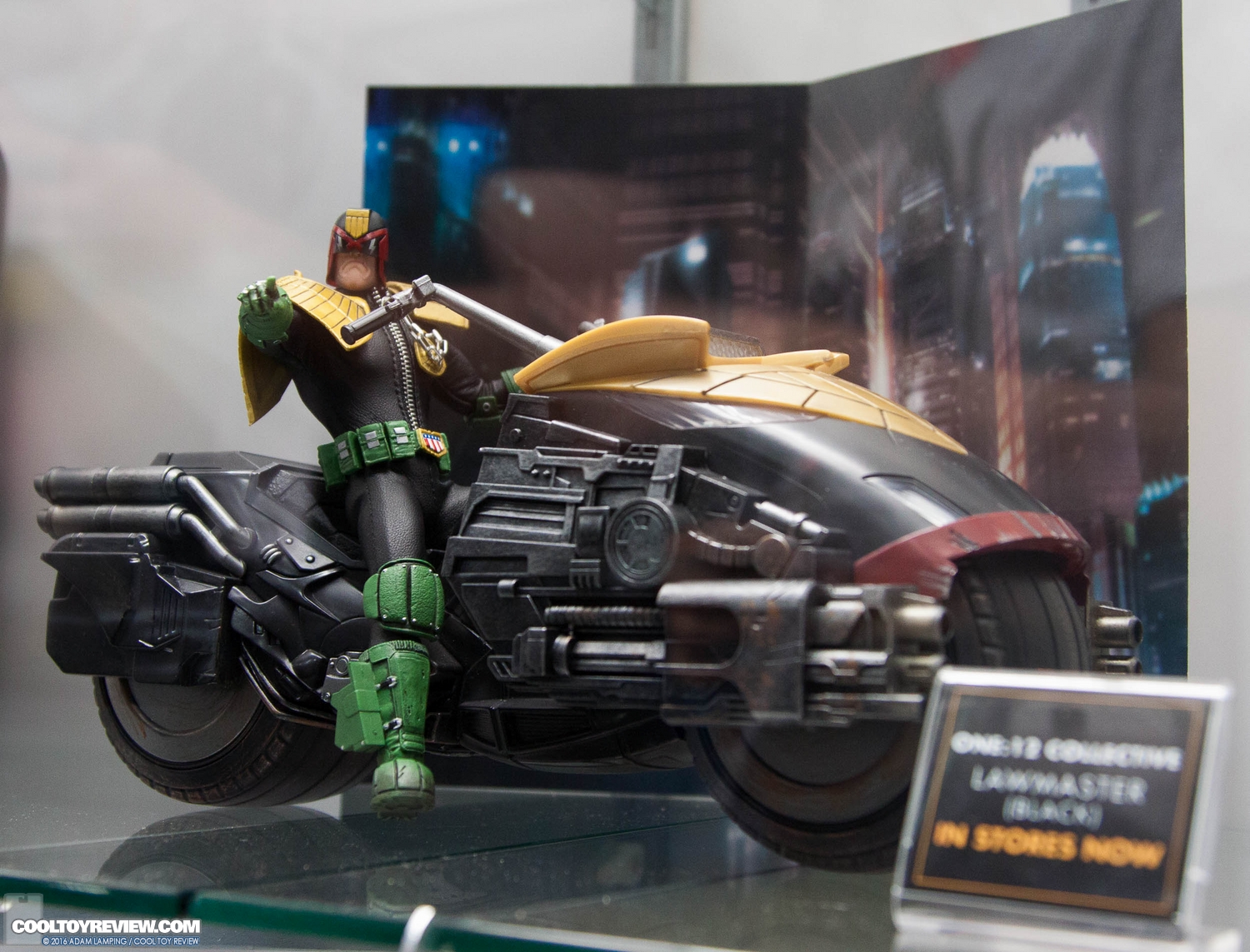 san-diego-comic-con-mezco-toyz-booth-110.jpg