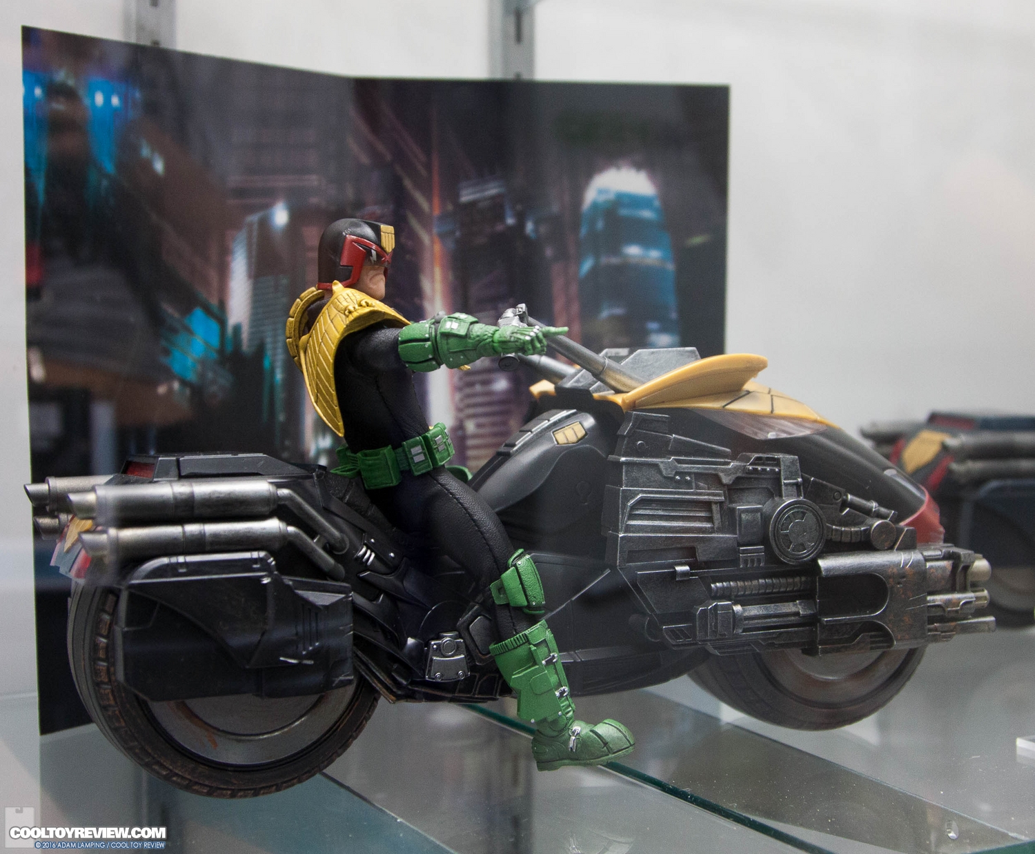 san-diego-comic-con-mezco-toyz-booth-111.jpg