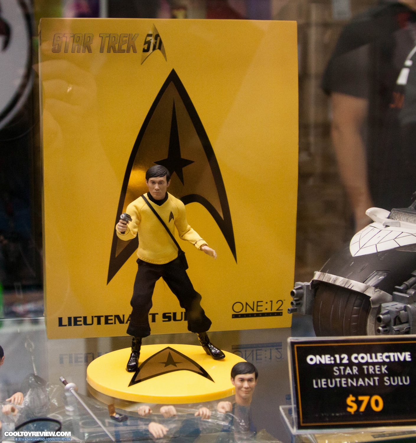 san-diego-comic-con-mezco-toyz-booth-140.jpg