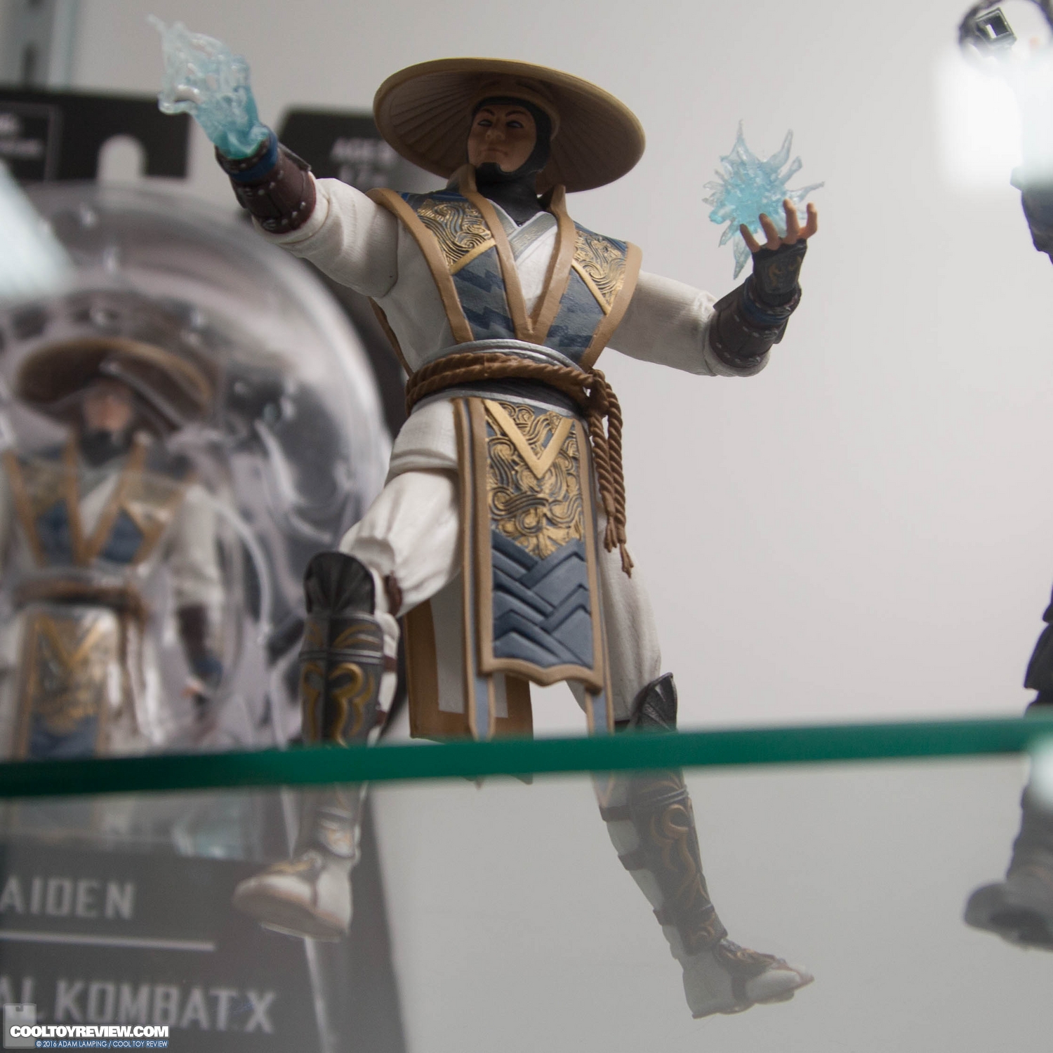 san-diego-comic-con-mezco-toyz-booth-151.jpg