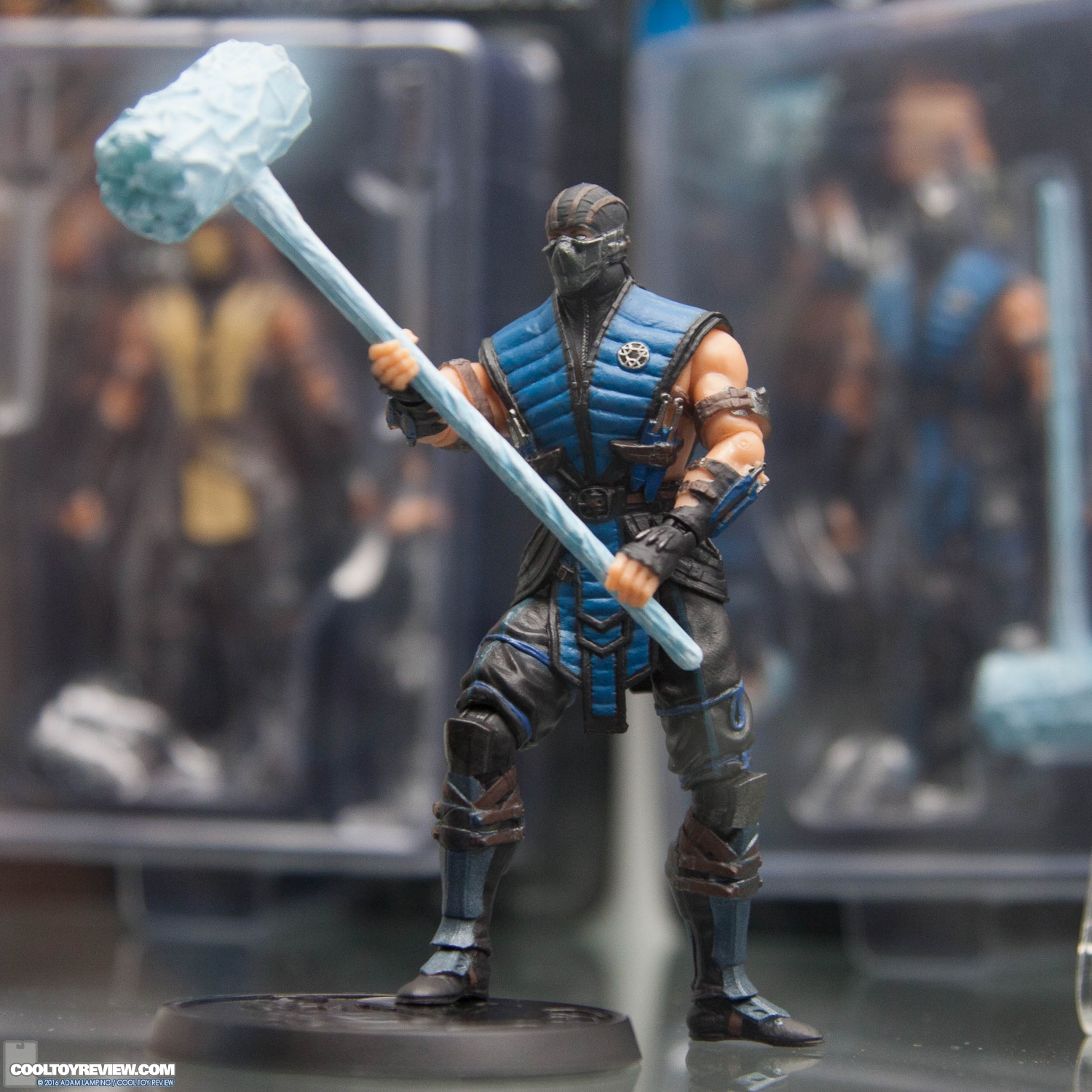 san-diego-comic-con-mezco-toyz-booth-164.jpg