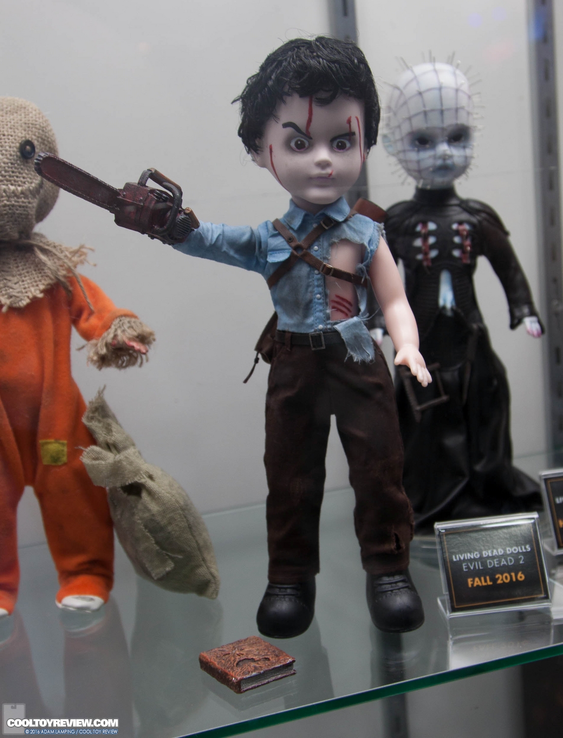 san-diego-comic-con-mezco-toyz-booth-232.jpg