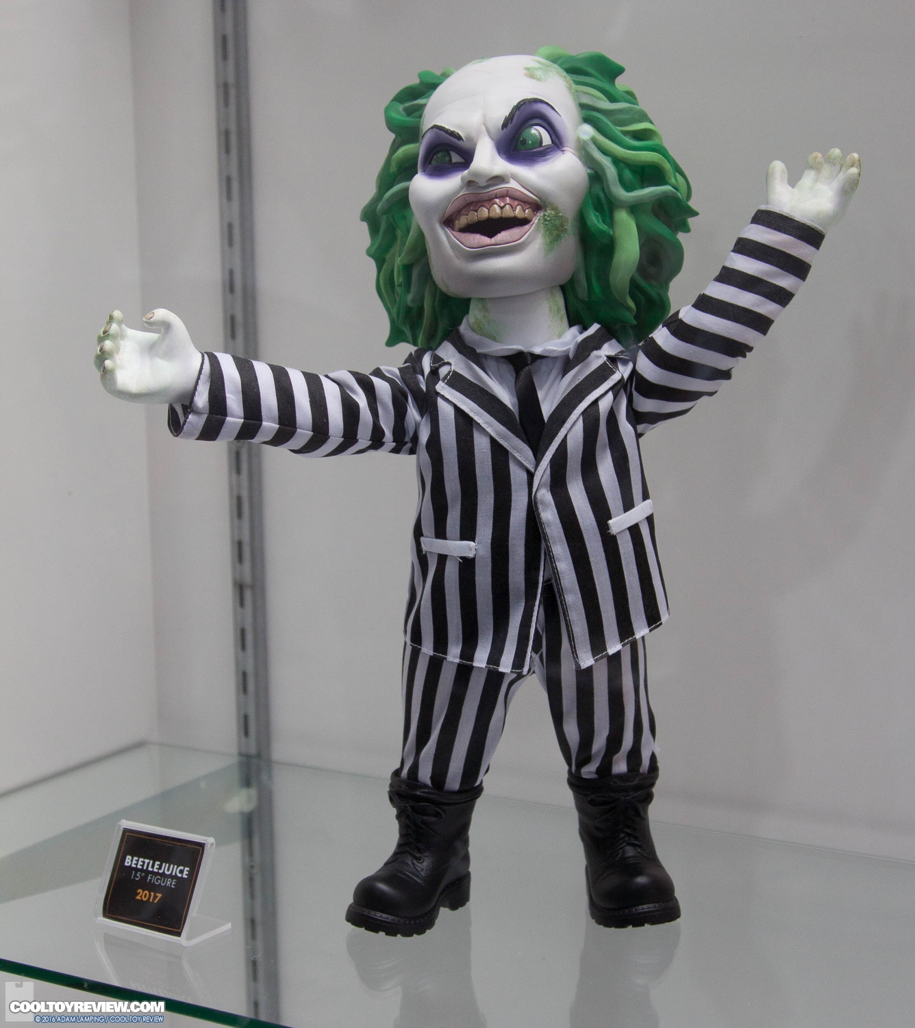 san-diego-comic-con-mezco-toyz-booth-239.jpg