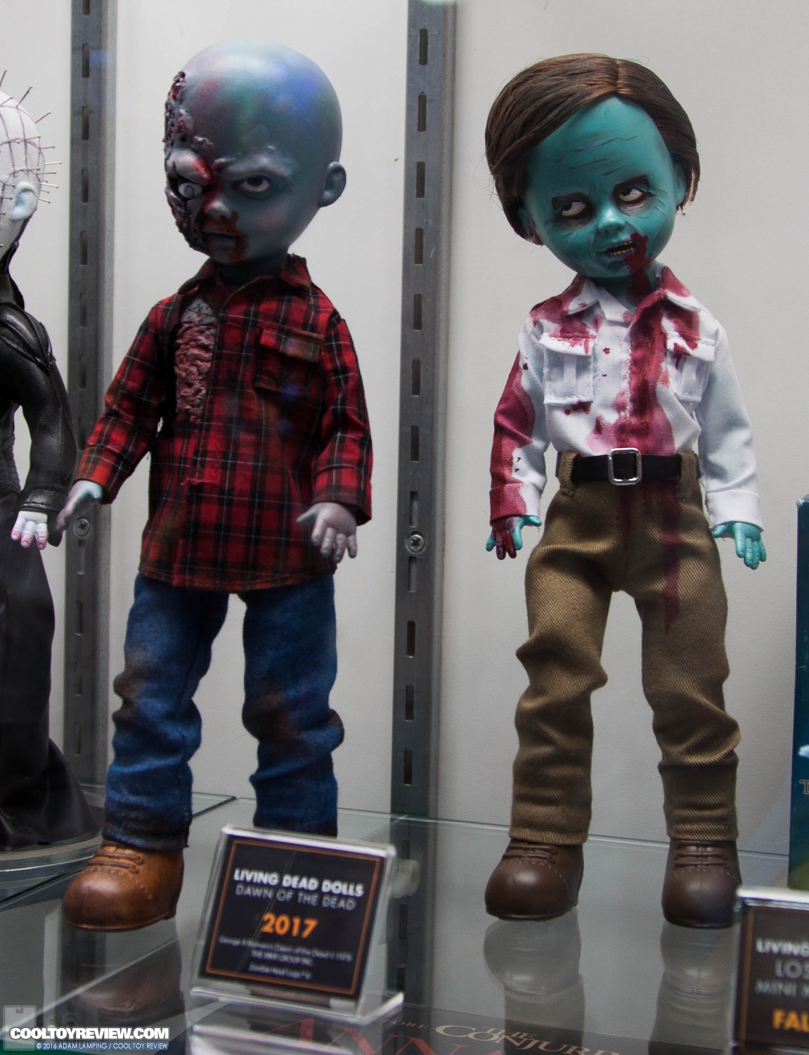 san-diego-comic-con-mezco-toyz-booth-257.jpg