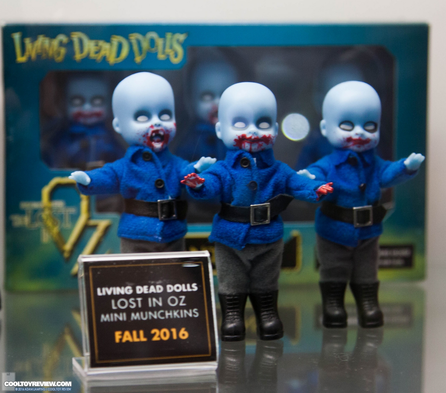 san-diego-comic-con-mezco-toyz-booth-260.jpg