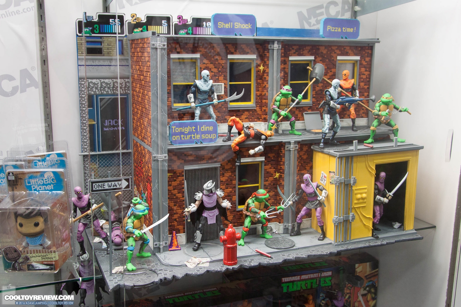 san-diego-comic-con-neca-booth-015.jpg