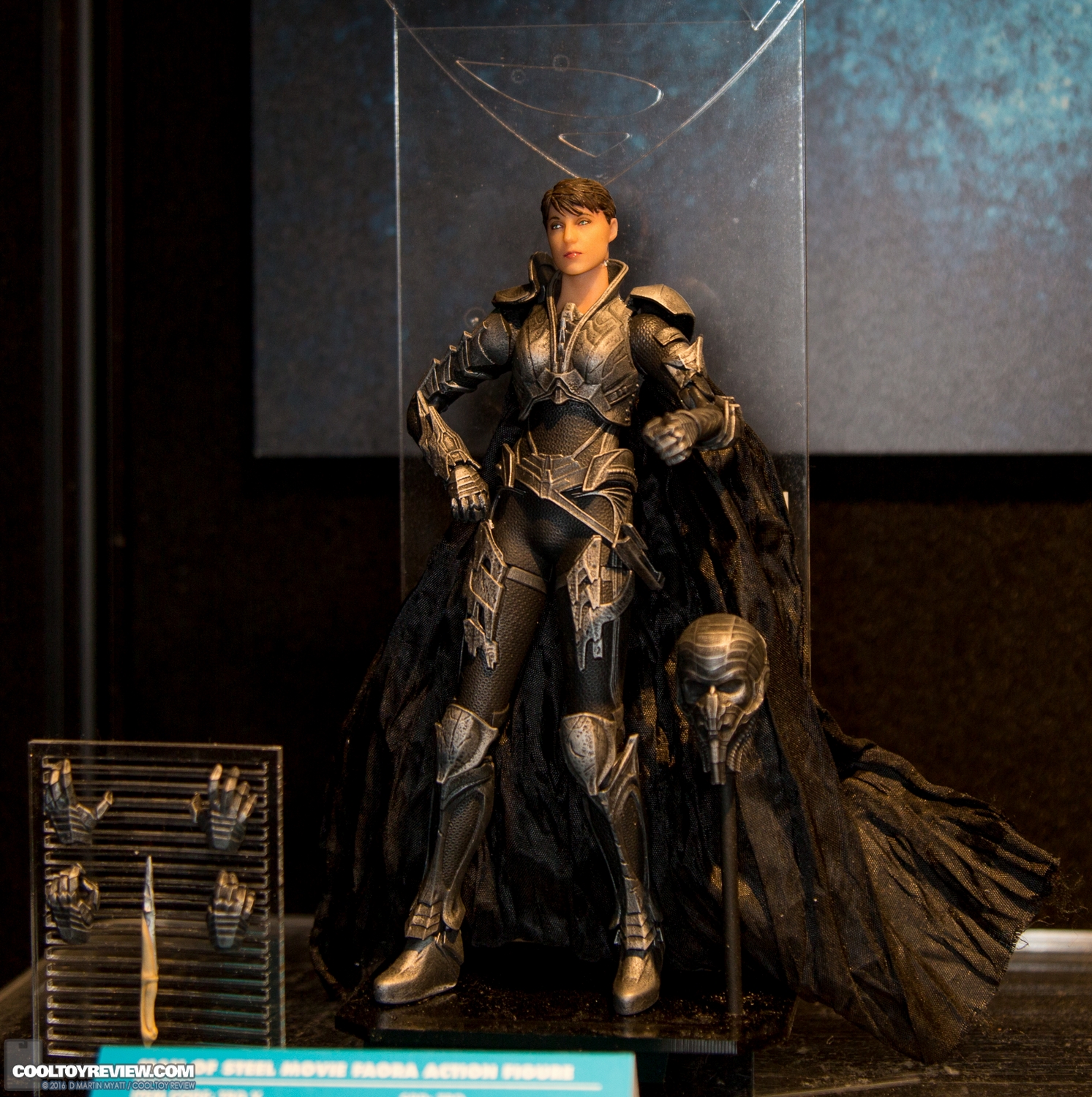 DC-Collectibles-2016-International-Toy-Fair-002.jpg