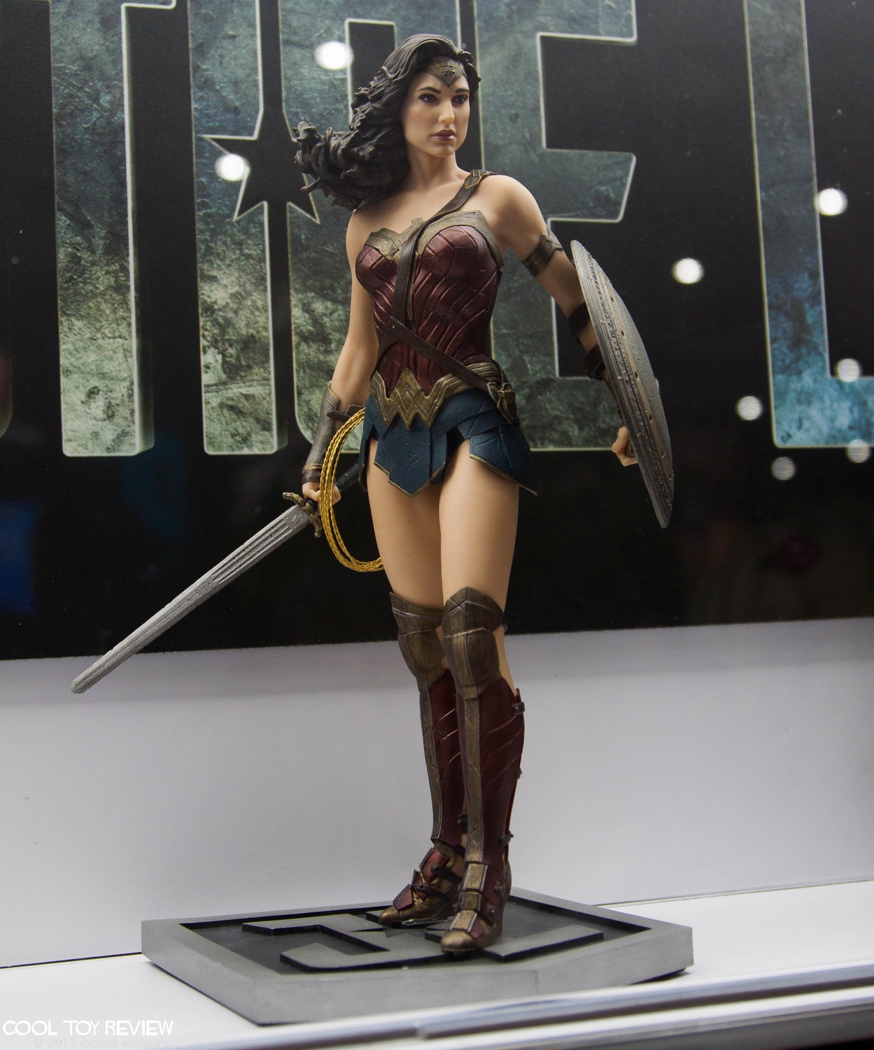 san-diego-comic-con-2017-dc-collectibles-028.jpg